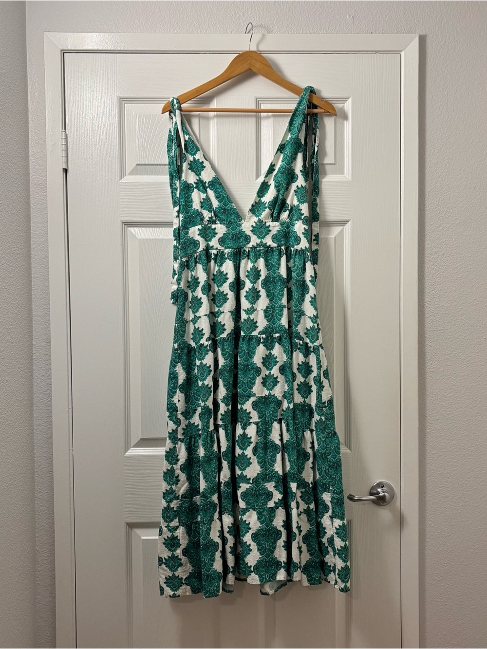 House of Harlow 1960 White and Teal Patterned Midi Dress